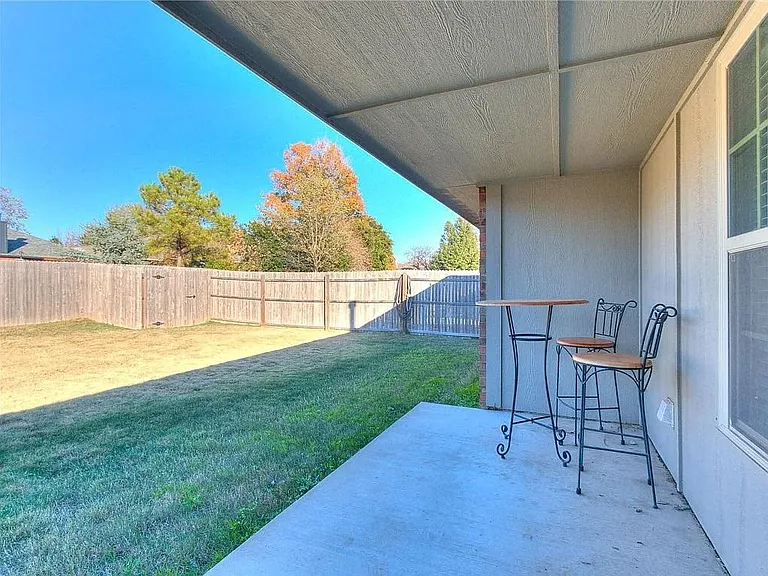 525 Talon Dr — Photo 34