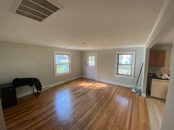 3rd image of 5208 Sheridan Ln