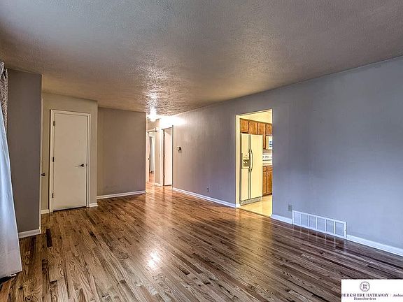 3rd image of 5025 S 93rd St