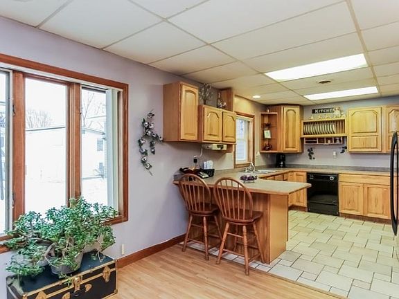4th image of 374 Fairlane Dr
