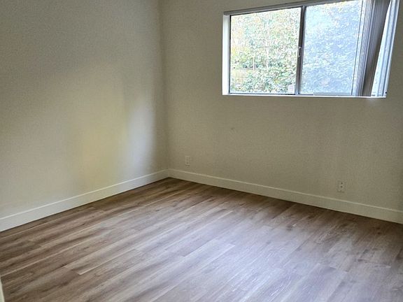 4th image of 1228 Larrabee St #1