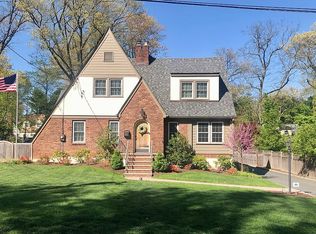 27 Bowers Rd, Caldwell, NJ 07006