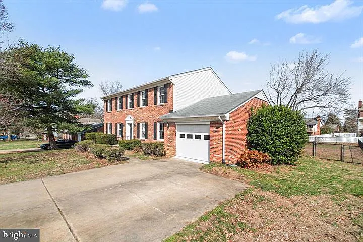 4 bed, 2.5 bath, 2513 sqft, $2,950 — Photo 2
