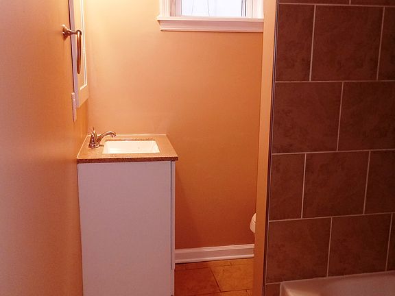 5th image of 802 N Harrison St #2