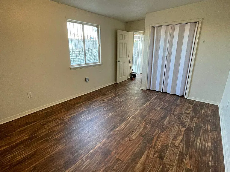 2105 Magoffin Ave — Photo 3
