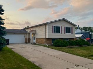 5756 Lancaster Dr, Oak Forest, IL 60452