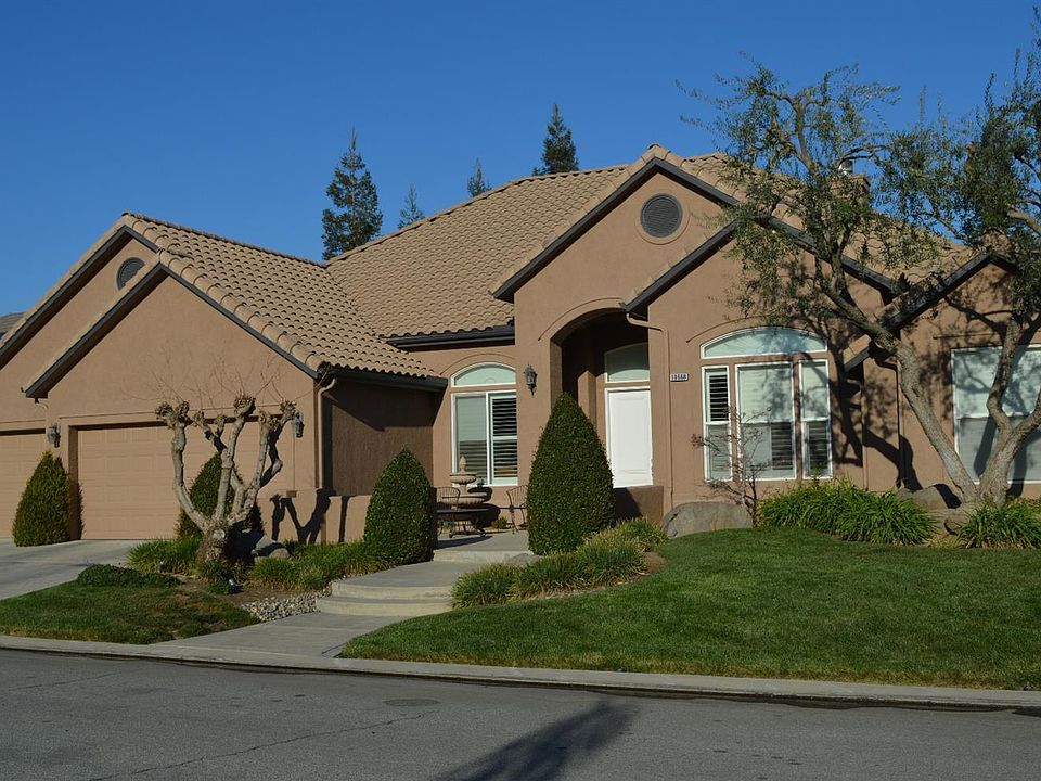 1st image of 10668 N Oak Hill Cir