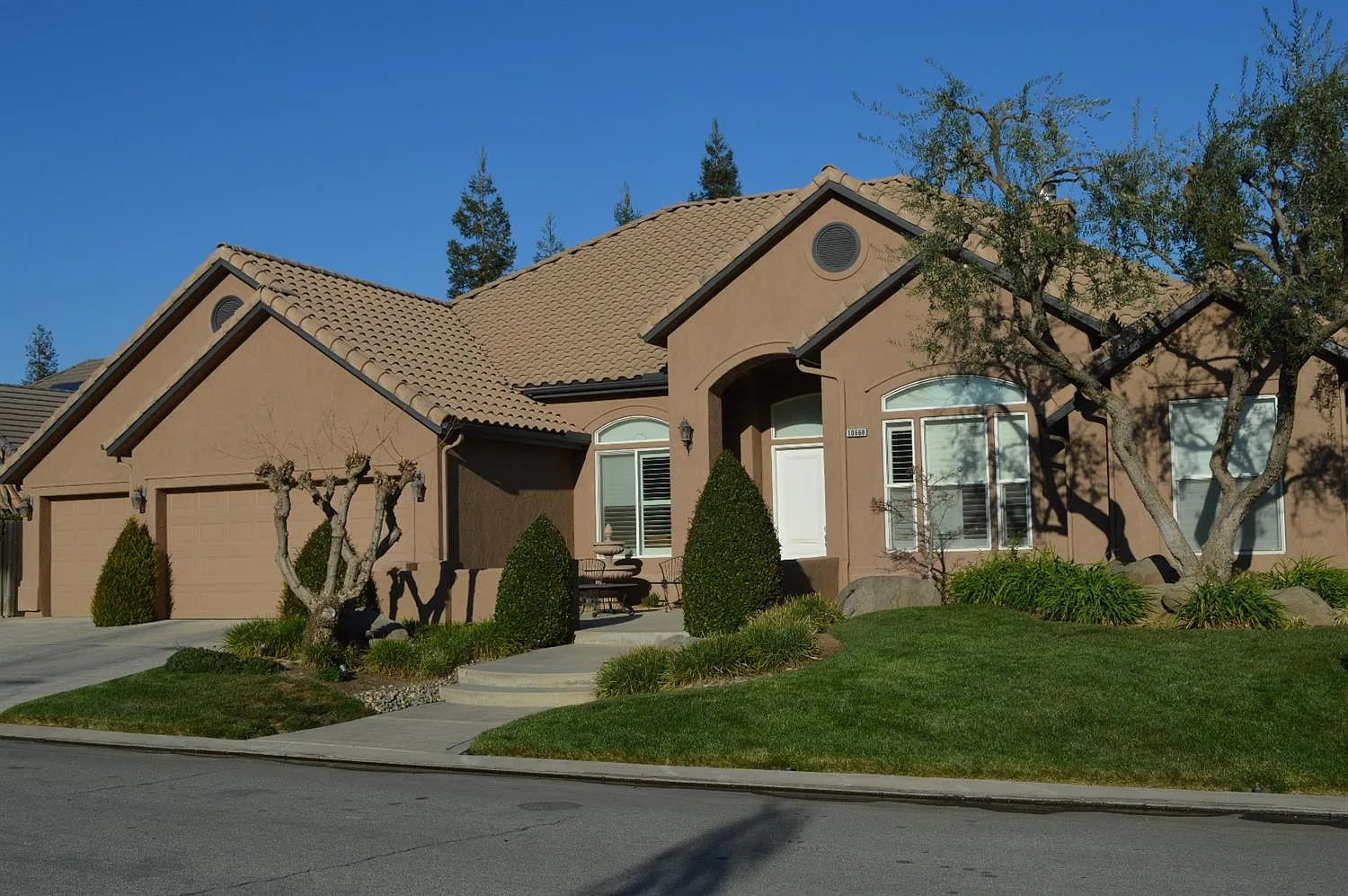 10668 N Oak Hill Cir photo 1