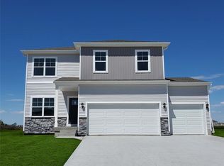 132 Creekside Dr SW, Bondurant, IA 50035