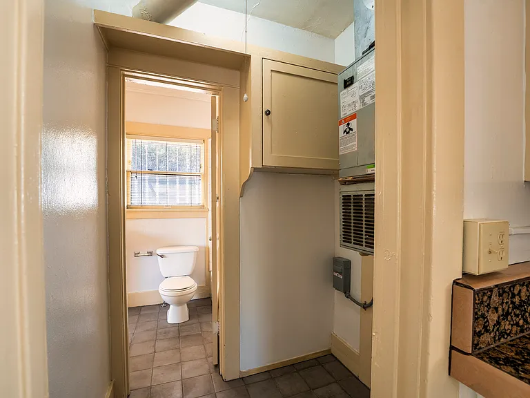 210 E 2nd St #4 — Photo 20