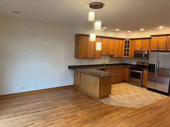 3rd image of 5917 W 87th St APT B