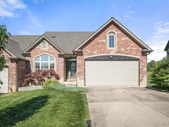 141 Canyon Creek Cir, Moscow Mills, MO 63362