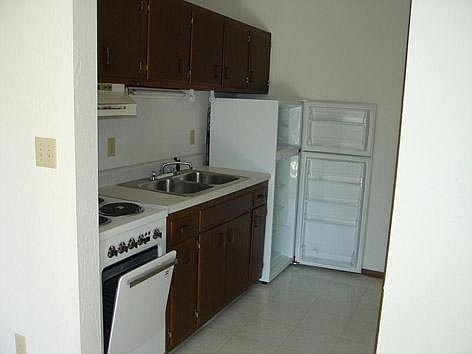 4th image of 1320 Lake Ave