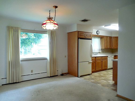 4th image of 1304 W C St