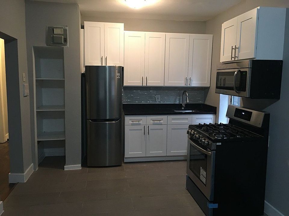2nd image of 558 W 181st St APT A