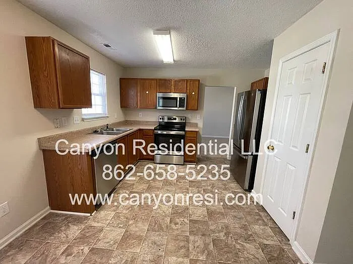 223 Julian Pond Ln — Photo 5