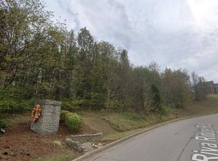 1917 Riva Ridge Rd, Louisville, KY 40214