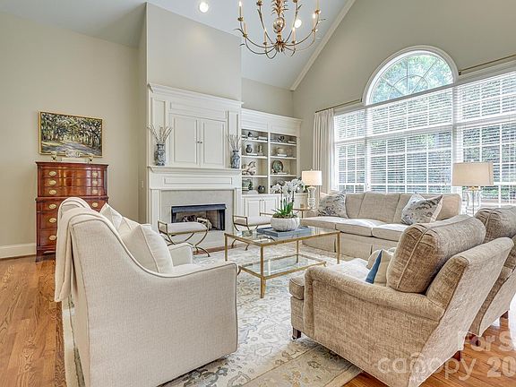 5th image of 525 Queens Rd