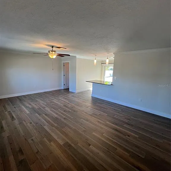 511 W Retta Esplanade — Photo 6