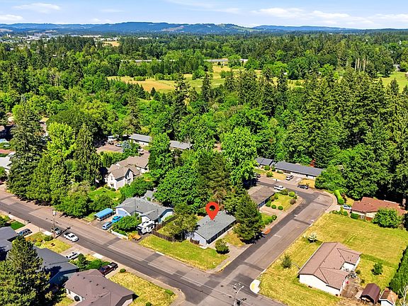 2nd image of 815 SE Naomi Way