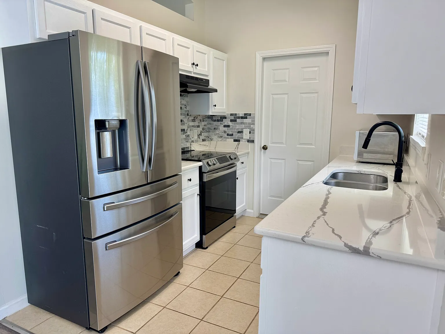 4 bed, 1240 sqft, $2,200 — Photo 3