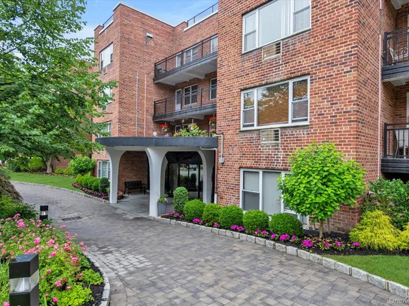 25 Chapel Place #3N, Great Neck, NY 11021