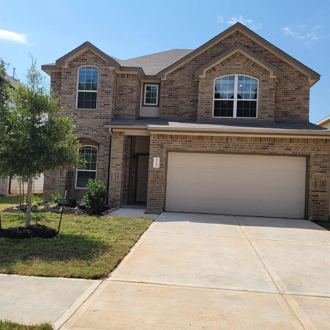 3 bed, 2.5 bath, 2052 sqft, $2,250 — Photo 1