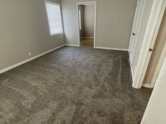 4th image of 550 Loraine Cir