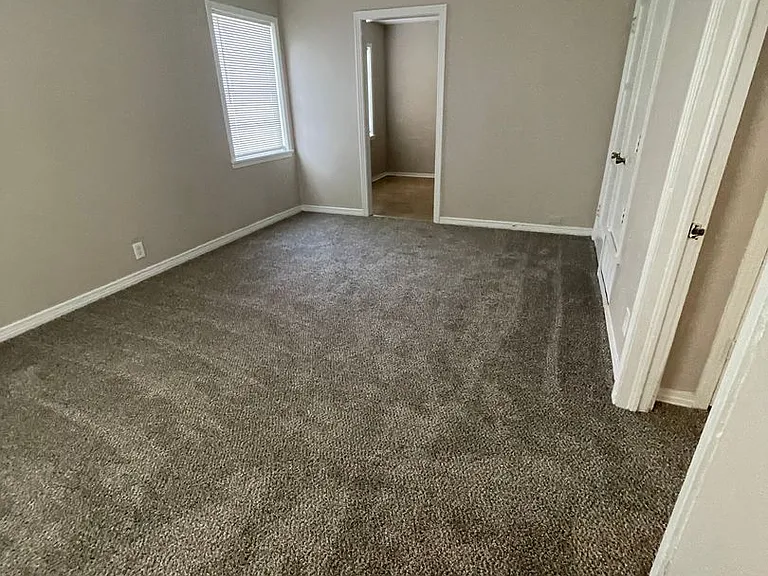 550 Loraine Cir — Photo 4