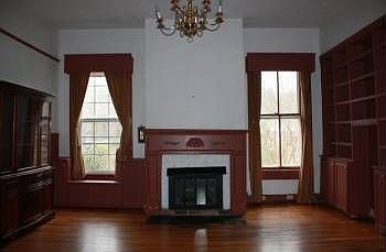 3rd image of 327 Warwick Ln