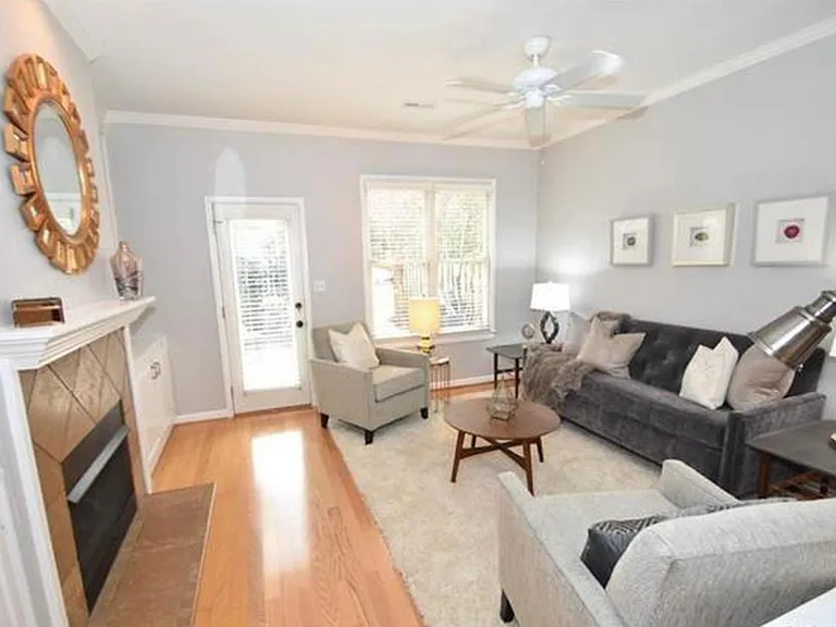 2707 Dilworth Heights Ln — Photo 2
