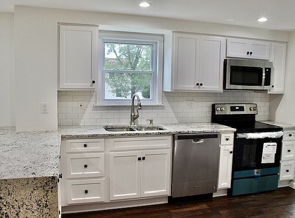 2nd image of 6634 Hunters Wood Cir