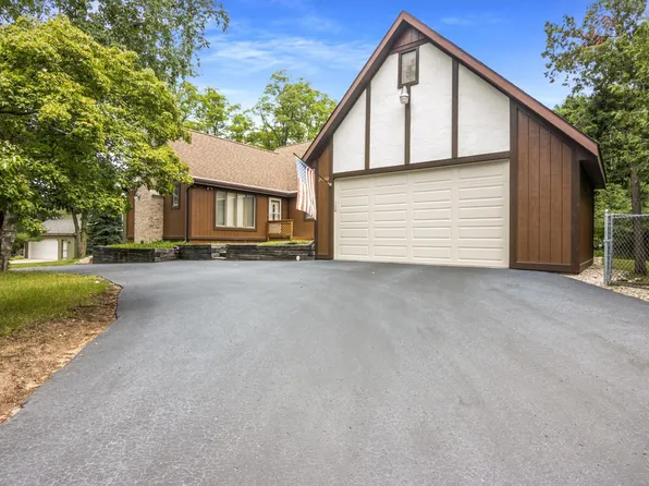 7486 Western Rd, Charlevoix, MI 49720