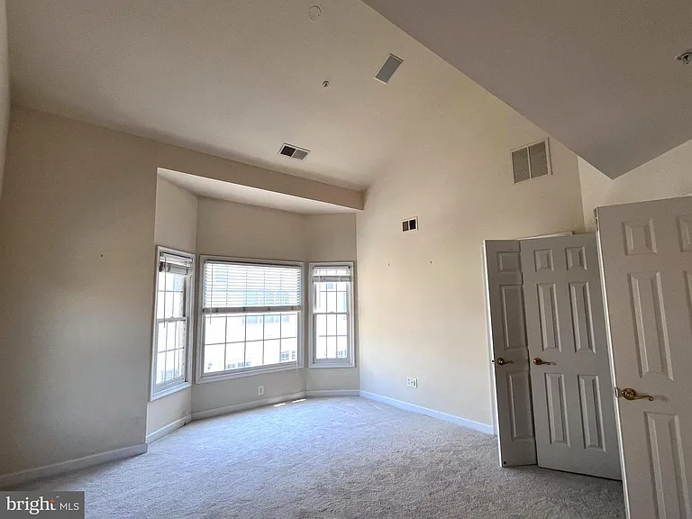 1601 Leeds Castle Dr — Photo 17