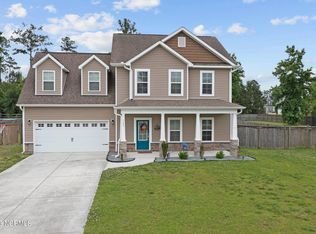 702 Southernwood Pl, Hubert, NC 28539