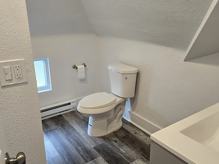 1564 E 82nd St #3 — Photo 28