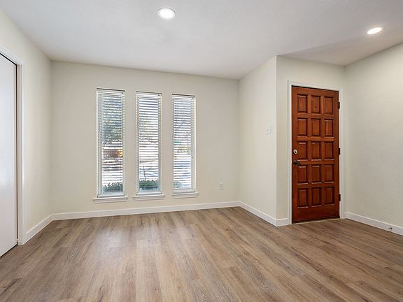 3rd image of 10521 Sandpiper Ln