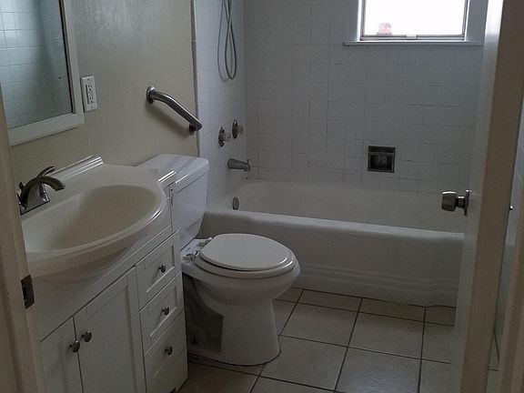 4th image of 1305 Oakland Dr