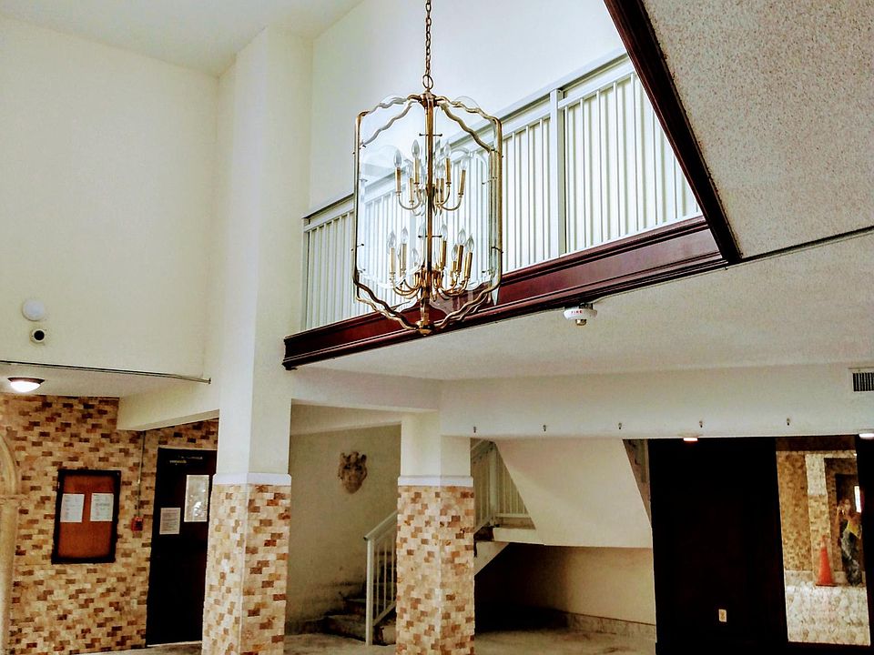 1st image of 2025 NE 164th St APT 404