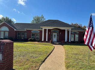 906 Van Winkle Cir, Athens, TX 75751