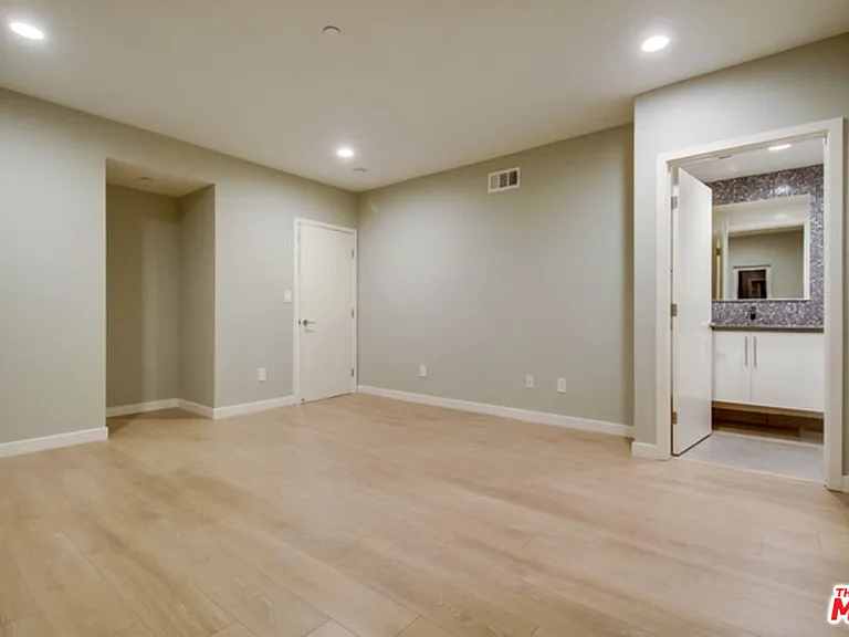 6119 Fountain Ave — Photo 9