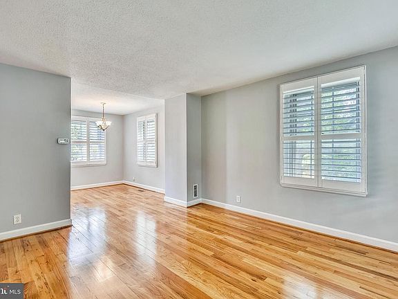 3rd image of 2917 S Columbus St