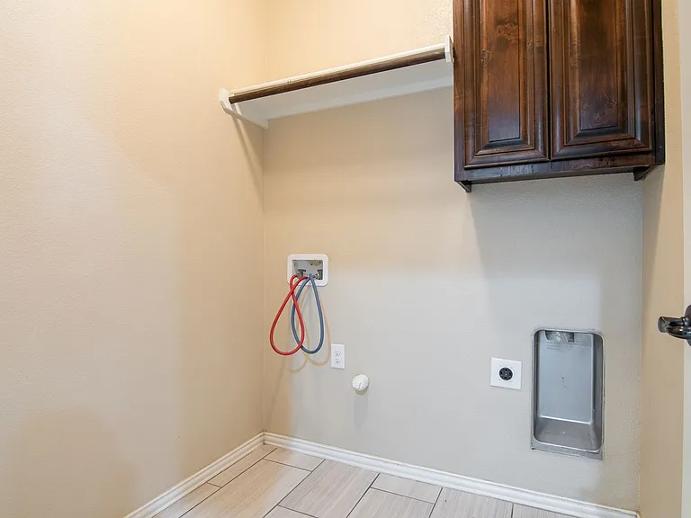 6408 Hall Of Fame Blvd — Photo 20