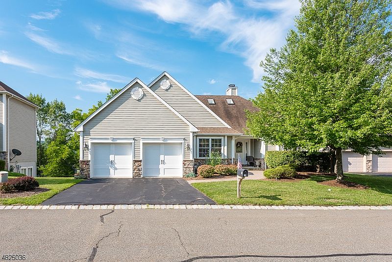 1st image of 15 Wentworth Ct