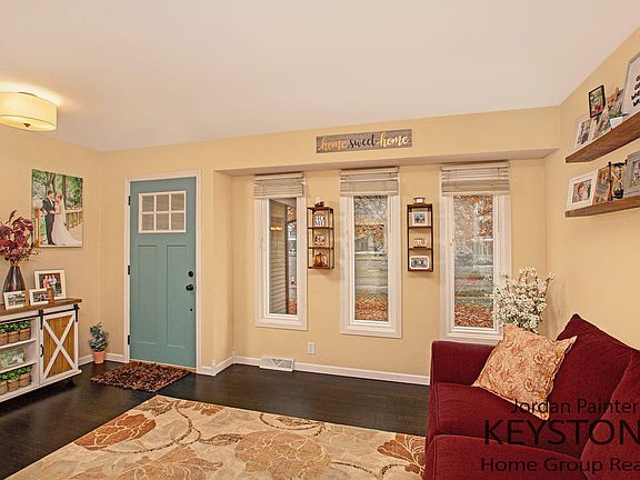 3rd image of 865 Parkway Dr NE