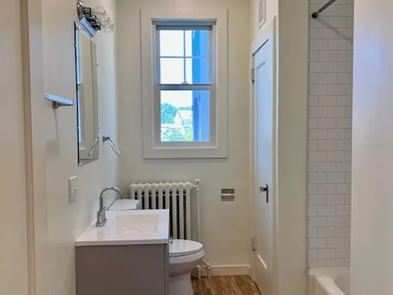 549 Albany Ave — Photo 22