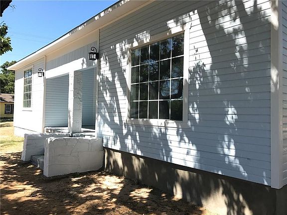 4th image of 402 N Ammerman Ave