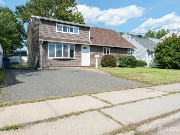 82 Markowitz St, Carteret, NJ 07008