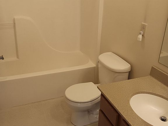 4th image of 160 Kincora Dr