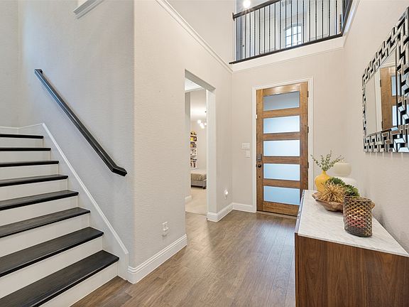 3rd image of 125 Erling Ln